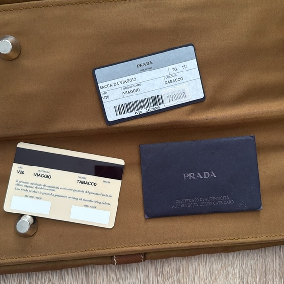 Prada duffle bag - Picture 9 of 12